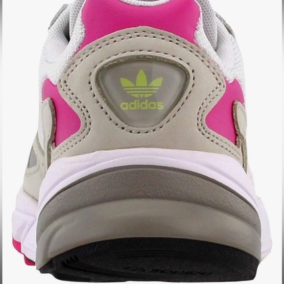Women’s size 8 Adidas Sneakers, brand new, never worn. - Picture 5 of 5